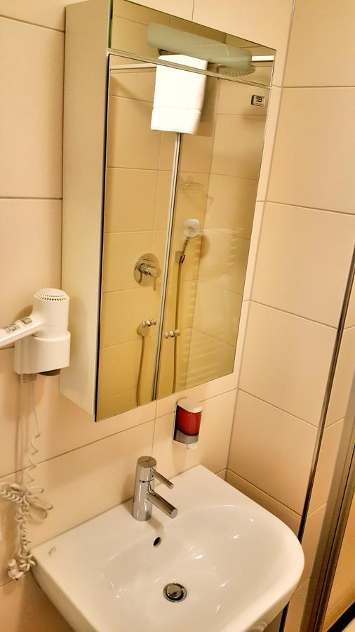 Landgasthof Zum Stern Hotel Huenfeld Ngoại thất bức ảnh